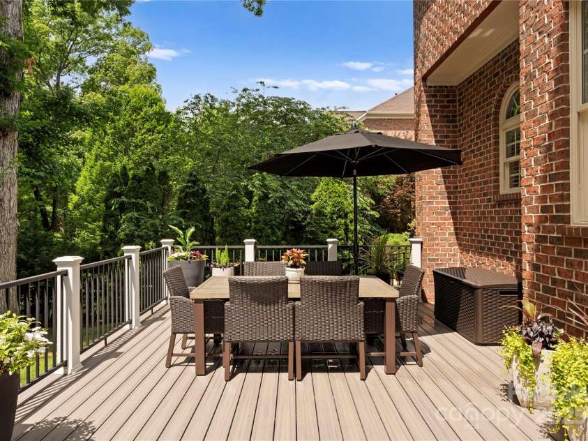 7005 Camrose Crossing Lane, Matthews, NC 28104.  MLS# CAR4248108, YatesRealty ID 13679. 