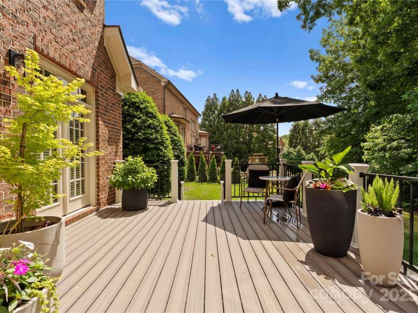 7005 Camrose Crossing Lane, Matthews, NC 28104.  MLS# CAR4248108, YatesRealty ID 13679. 