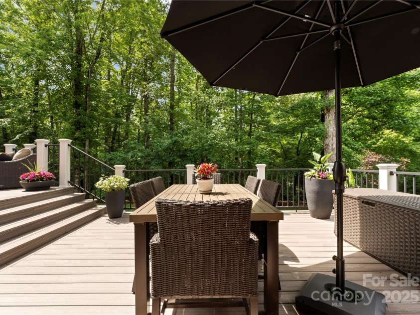 7005 Camrose Crossing Lane, Matthews, NC 28104.  MLS# CAR4248108, YatesRealty ID 13679. 