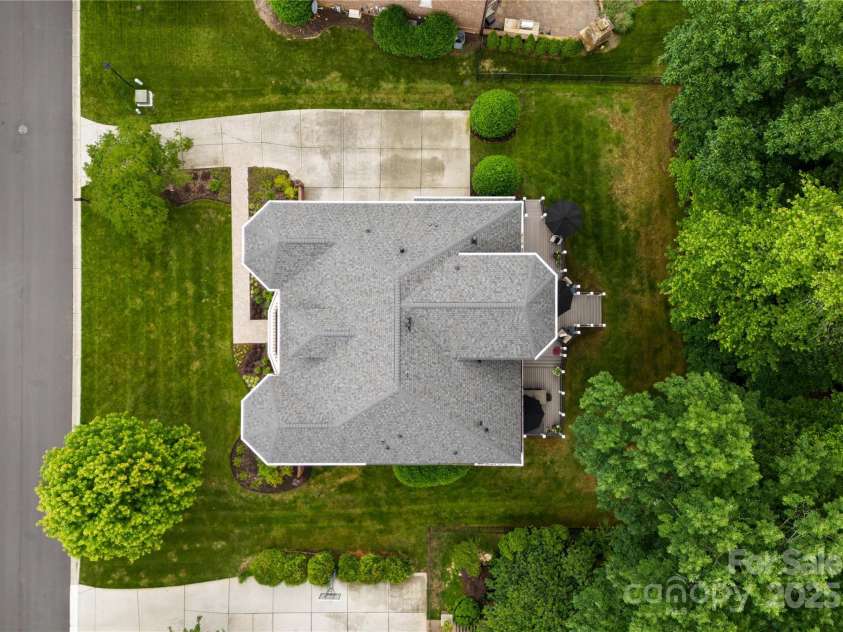 7005 Camrose Crossing Lane, Matthews, NC 28104.  MLS# CAR4248108, YatesRealty ID 13679. 