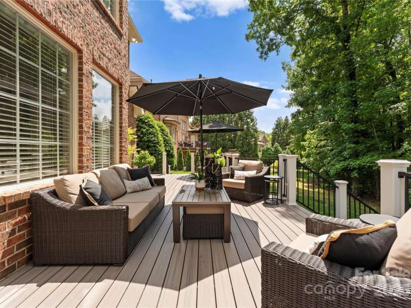 7005 Camrose Crossing Lane, Matthews, NC 28104.  MLS# CAR4248108, YatesRealty ID 13679. 