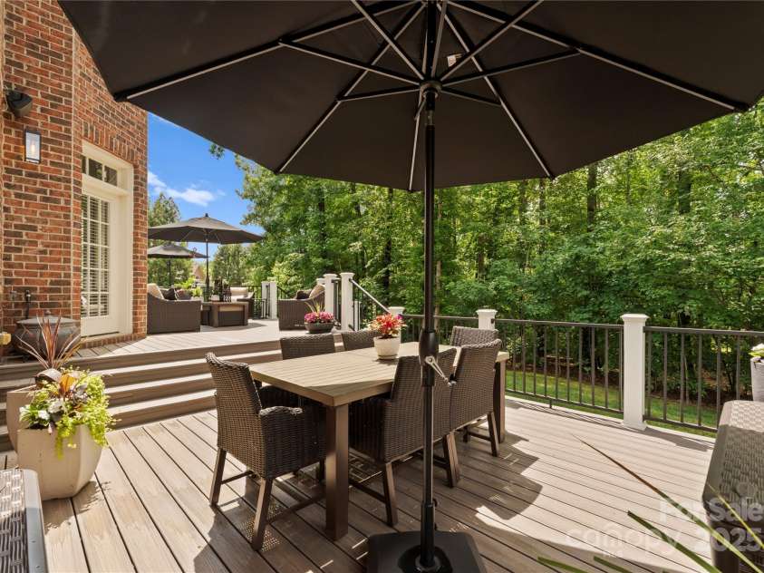 7005 Camrose Crossing Lane, Matthews, NC 28104.  MLS# CAR4248108, YatesRealty ID 13679. 