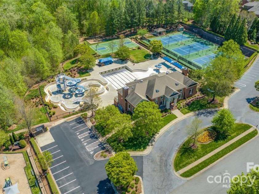 7005 Camrose Crossing Lane, Matthews, NC 28104.  MLS# CAR4248108, YatesRealty ID 13679. 