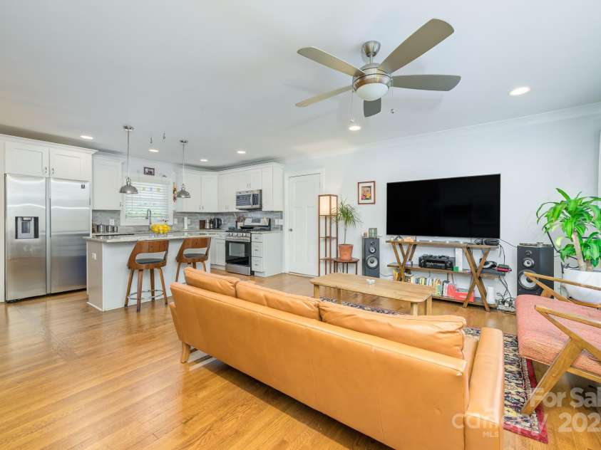 4838 Holbrook Drive, Charlotte, NC 28212.  MLS# CAR4254240, YatesRealty ID 13680. Gorgeous True Hardwood Floors