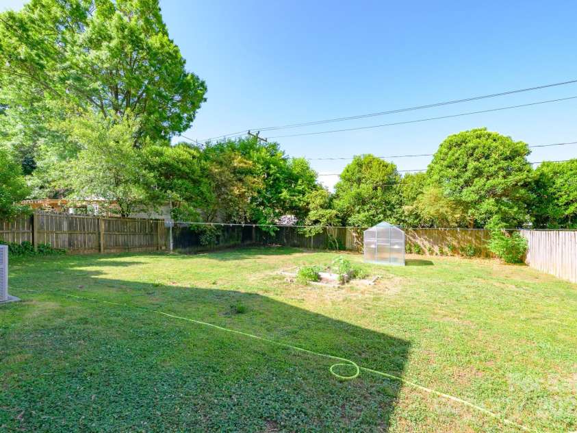 4838 Holbrook Drive, Charlotte, NC 28212.  MLS# CAR4254240, YatesRealty ID 13680. Large Fenced Backyard