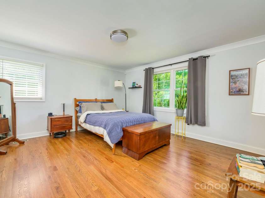 4838 Holbrook Drive, Charlotte, NC 28212.  MLS# CAR4254240, YatesRealty ID 13680. Primary Bedroom w/ Walk-In Closet