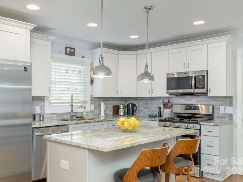 4838 Holbrook Drive, Charlotte, NC 28212.  MLS# CAR4254240, YatesRealty ID 13680. Shaker Cabinets, Beautiful Granite Counter Tops and Fabulous Island