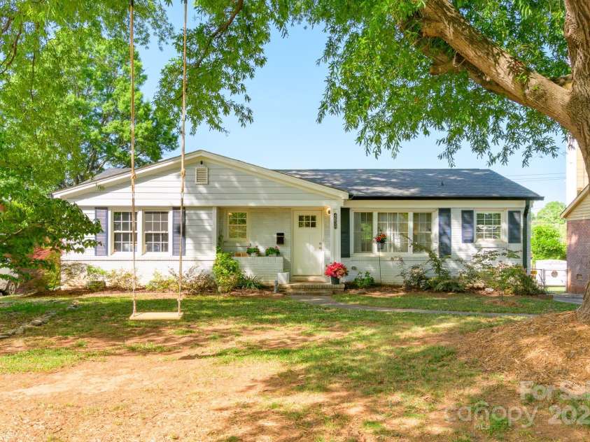 4838 Holbrook Drive, Charlotte, NC 28212.  MLS# CAR4254240, YatesRealty ID 13680. Welcome to 4838 Holbrook Drive