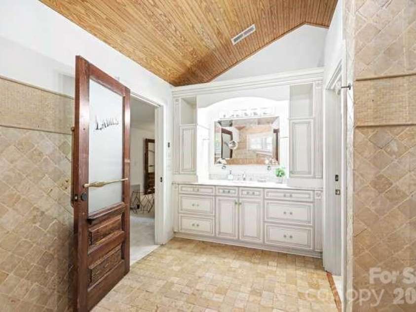 1701 Springdale Avenue, Charlotte, NC 28203.  MLS# CAR4368621, YatesRealty ID 13683. 