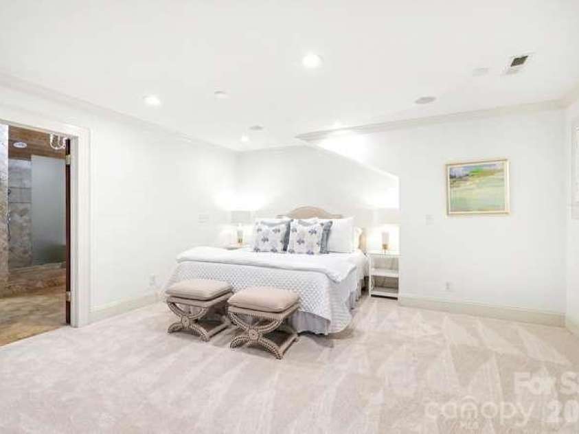 1701 Springdale Avenue, Charlotte, NC 28203.  MLS# CAR4368621, YatesRealty ID 13683. Expansive primary suite
