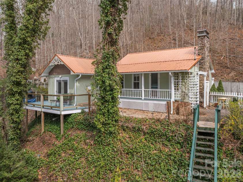 897 Dark Ridge Road, Sylva, NC 28779.  MLS# CAR4361794, YatesRealty ID 13684. 