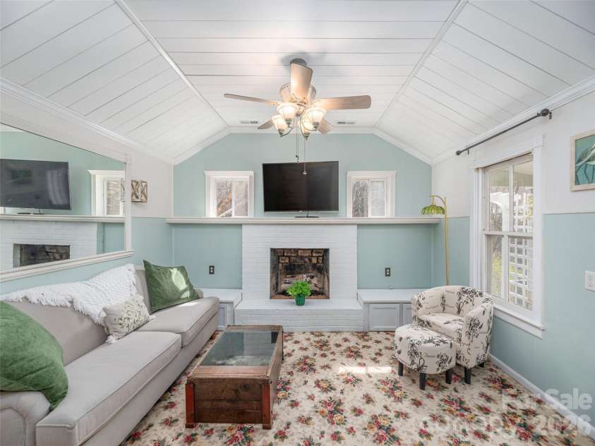 897 Dark Ridge Road, Sylva, NC 28779.  MLS# CAR4361794, YatesRealty ID 13684. 