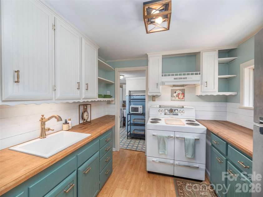 897 Dark Ridge Road, Sylva, NC 28779.  MLS# CAR4361794, YatesRealty ID 13684. 