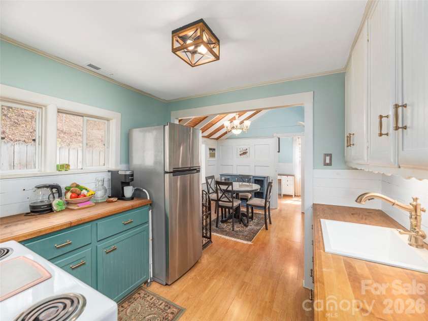 897 Dark Ridge Road, Sylva, NC 28779.  MLS# CAR4361794, YatesRealty ID 13684. 