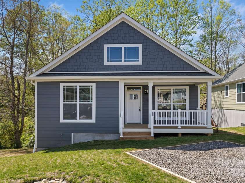 1023 Padgett Place, Black Mountain, NC 28711.  MLS# CAR4186121, YatesRealty ID 13685. 