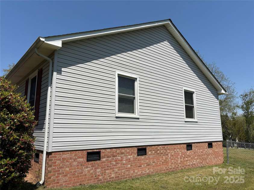 107 Plumtree Drive, Kings Mountain, NC 28086.  MLS# CAR4247144, YatesRealty ID 13686. 