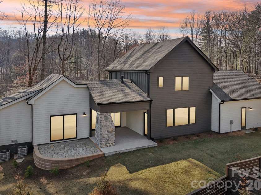 272 Glazener Road, Brevard, NC 28712.  MLS# CAR4355314, YatesRealty ID 13687. 