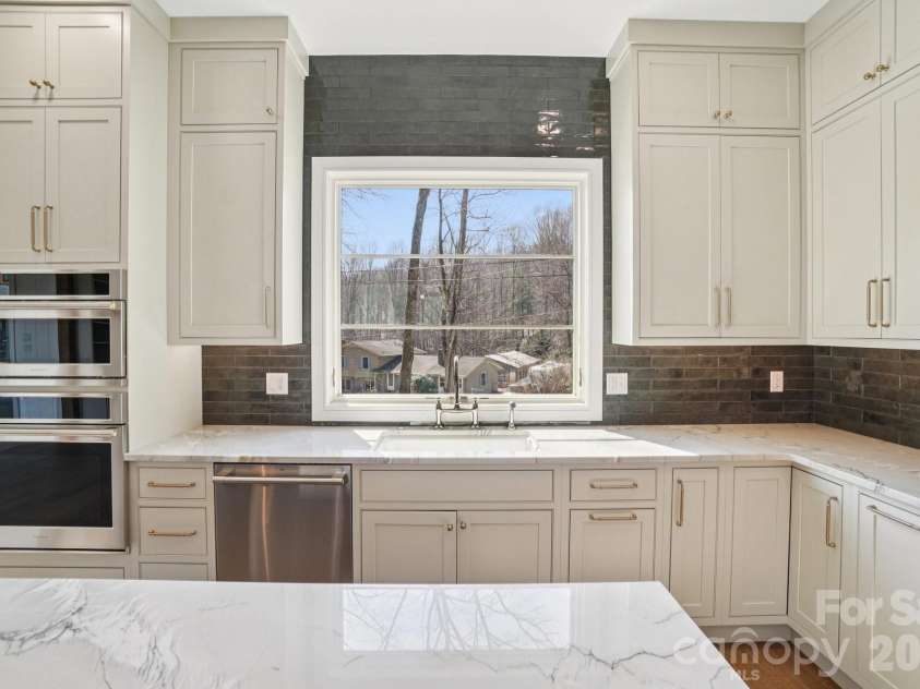 272 Glazener Road, Brevard, NC 28712.  MLS# CAR4355314, YatesRealty ID 13687. 