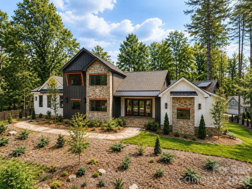 272 Glazener Road, Brevard, NC 28712.  MLS# CAR4355314, YatesRealty ID 13687. 