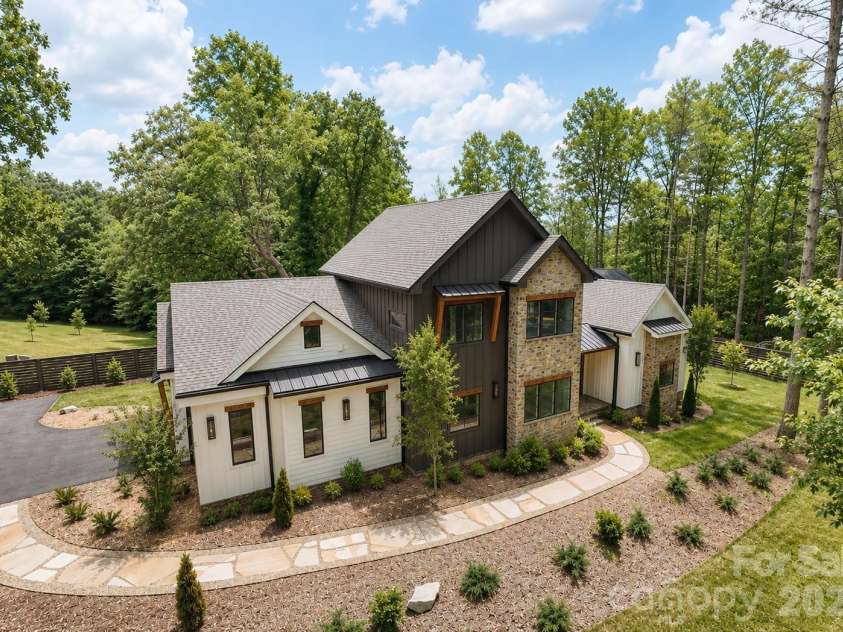 272 Glazener Road, Brevard, NC 28712.  MLS# CAR4355314, YatesRealty ID 13687. 