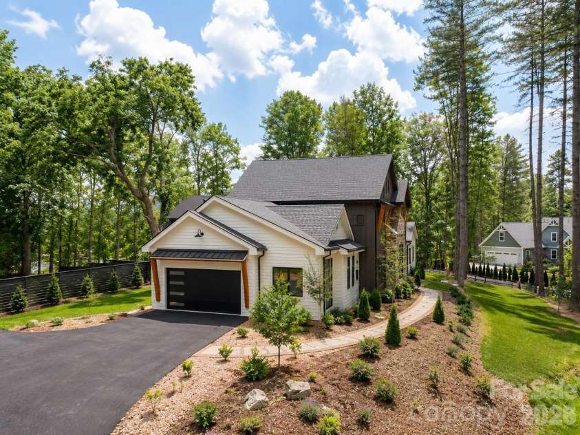 272 Glazener Road, Brevard, NC 28712.  MLS# CAR4355314, YatesRealty ID 13687. 