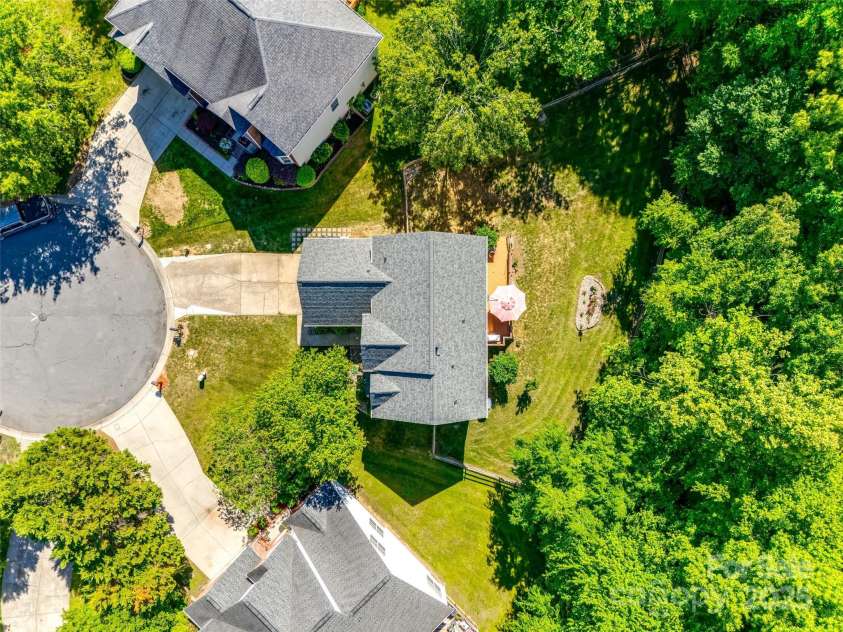 9700 Stewart Spring Lane, Charlotte, NC 28216.  MLS# CAR4252858, YatesRealty ID 13687. Cul-de-sac lot with trees for privacy