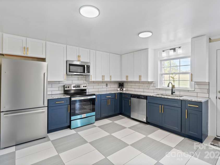 2096 Jay Clark Road, Morganton, NC 28655.  MLS# CAR4248762, YatesRealty ID 13688. 