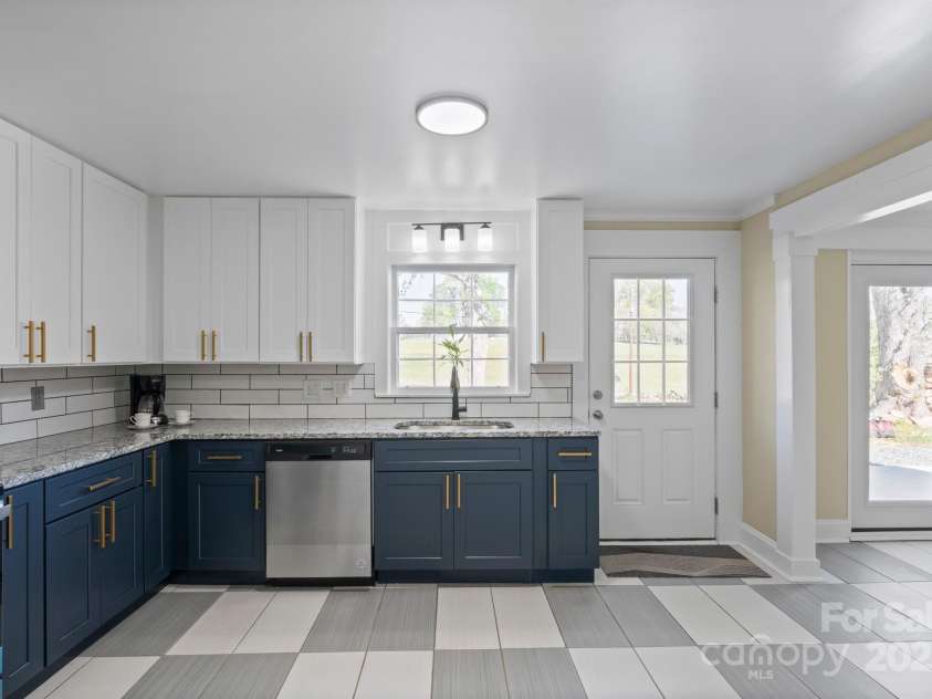 2096 Jay Clark Road, Morganton, NC 28655.  MLS# CAR4248762, YatesRealty ID 13688. 