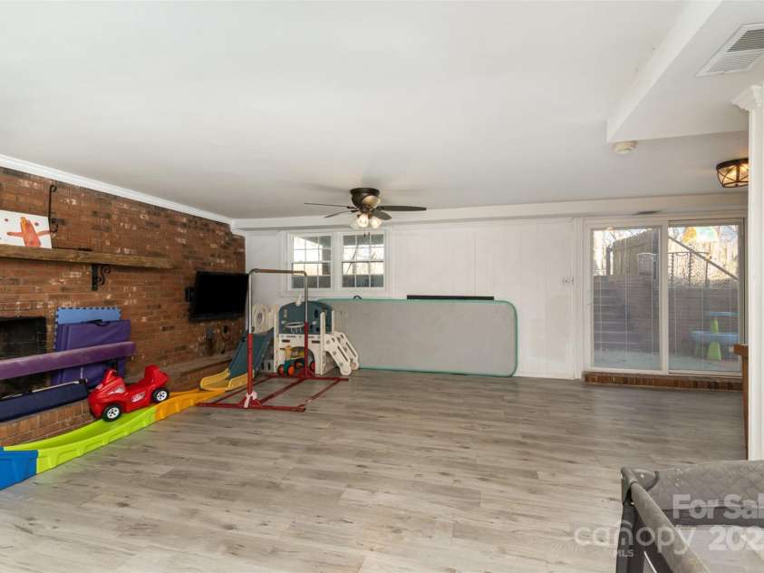 4000 Elizabeth Street, Hickory, NC 28601.  MLS# CAR4221110, YatesRealty ID 13689. Basement