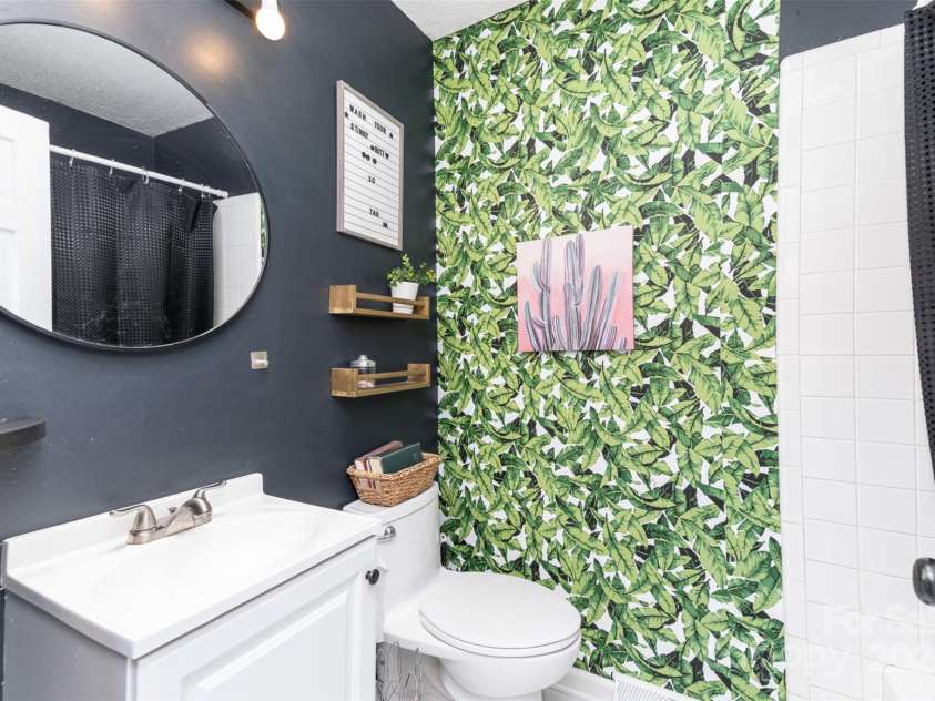 4000 Elizabeth Street, Hickory, NC 28601.  MLS# CAR4221110, YatesRealty ID 13689. Bathroom 2 upstairs
