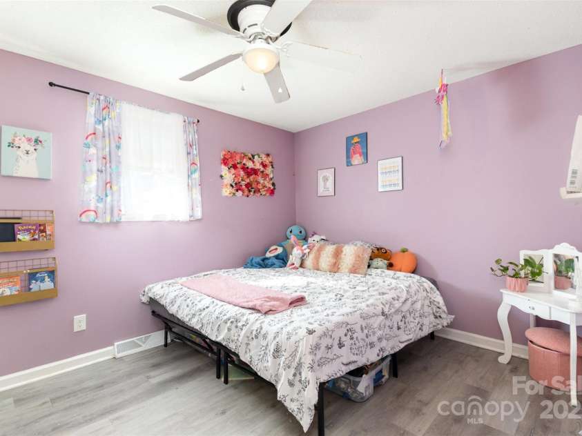 4000 Elizabeth Street, Hickory, NC 28601.  MLS# CAR4221110, YatesRealty ID 13689. Bedroom 2