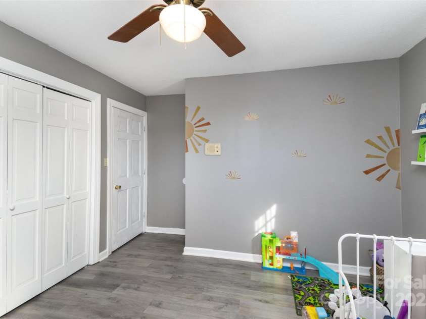 4000 Elizabeth Street, Hickory, NC 28601.  MLS# CAR4221110, YatesRealty ID 13689. Bedroom 3