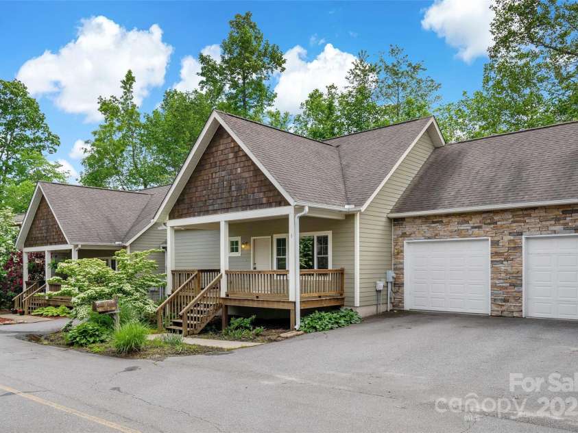 3 Teresa Way, Black Mountain, NC 28711.  MLS# CAR4245205, YatesRealty ID 1369. 