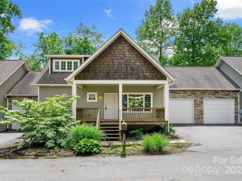 3 Teresa Way, Black Mountain, NC 28711.  MLS# CAR4245205, YatesRealty ID 1369. 
