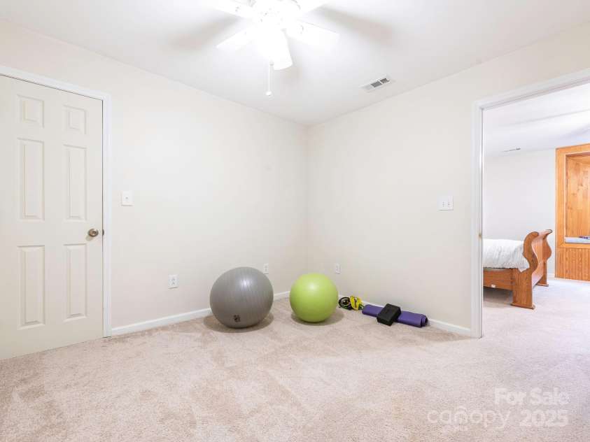 3033 Beech Court, Indian Trail, NC 28079.  MLS# CAR4246774, YatesRealty ID 13690. Up flex space