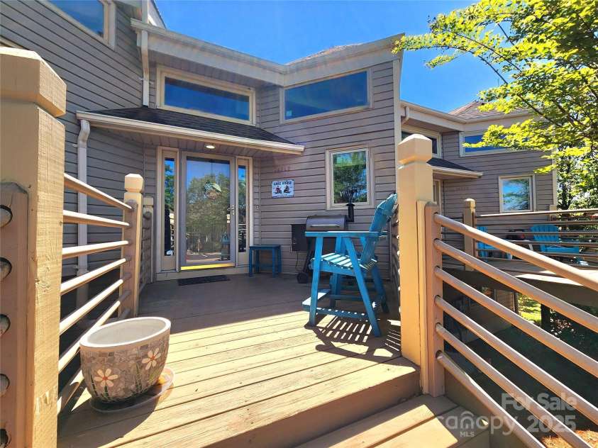 14522 Waterside Drive, Charlotte, NC 28278.  MLS# CAR4245359, YatesRealty ID 13691. 