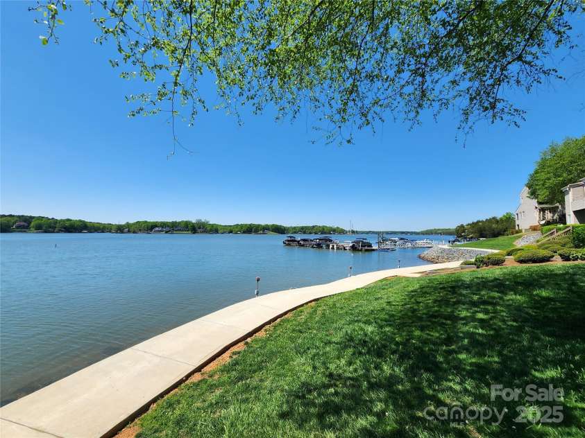 14522 Waterside Drive, Charlotte, NC 28278.  MLS# CAR4245359, YatesRealty ID 13691. 