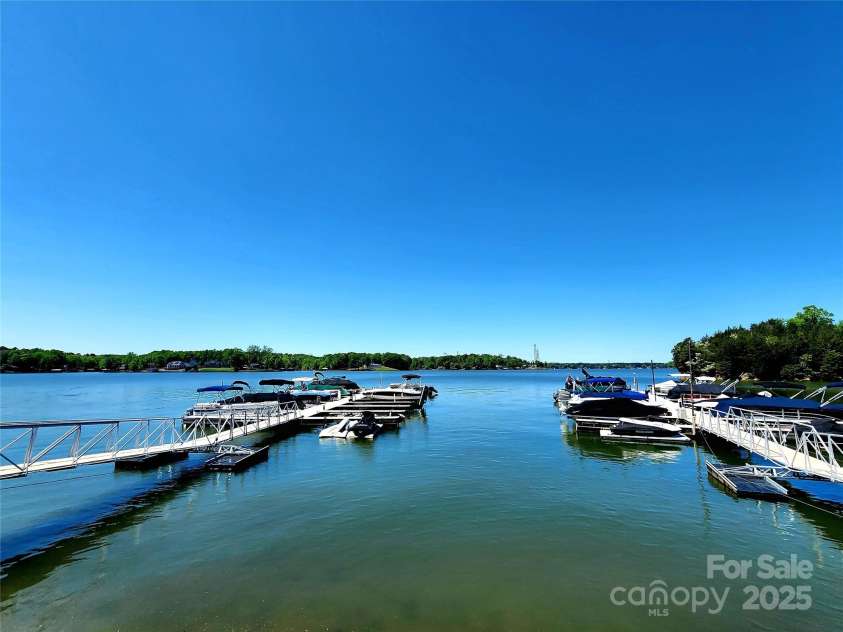 14522 Waterside Drive, Charlotte, NC 28278.  MLS# CAR4245359, YatesRealty ID 13691. 