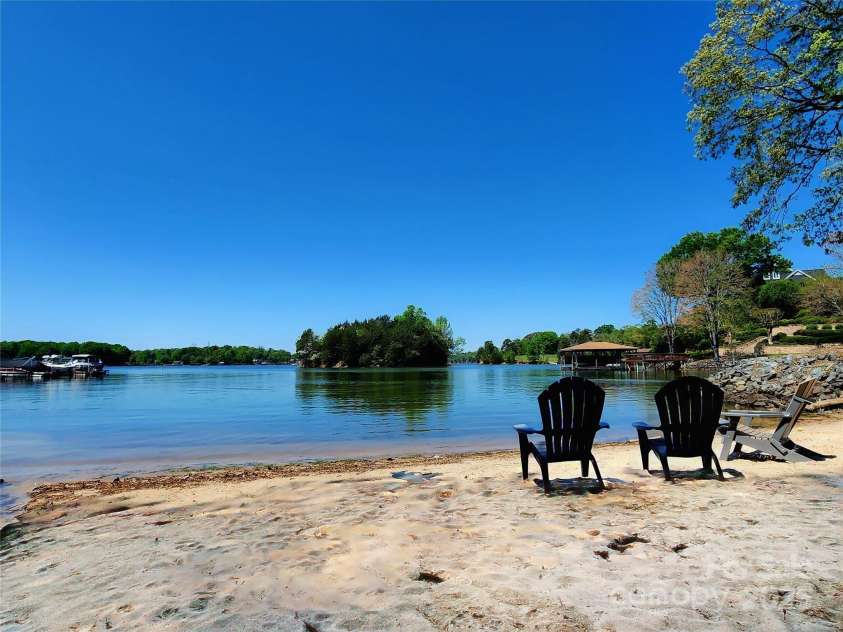 14522 Waterside Drive, Charlotte, NC 28278.  MLS# CAR4245359, YatesRealty ID 13691. 
