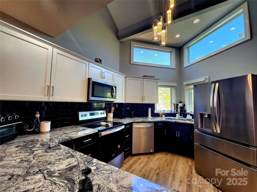 14522 Waterside Drive, Charlotte, NC 28278.  MLS# CAR4245359, YatesRealty ID 13691. 