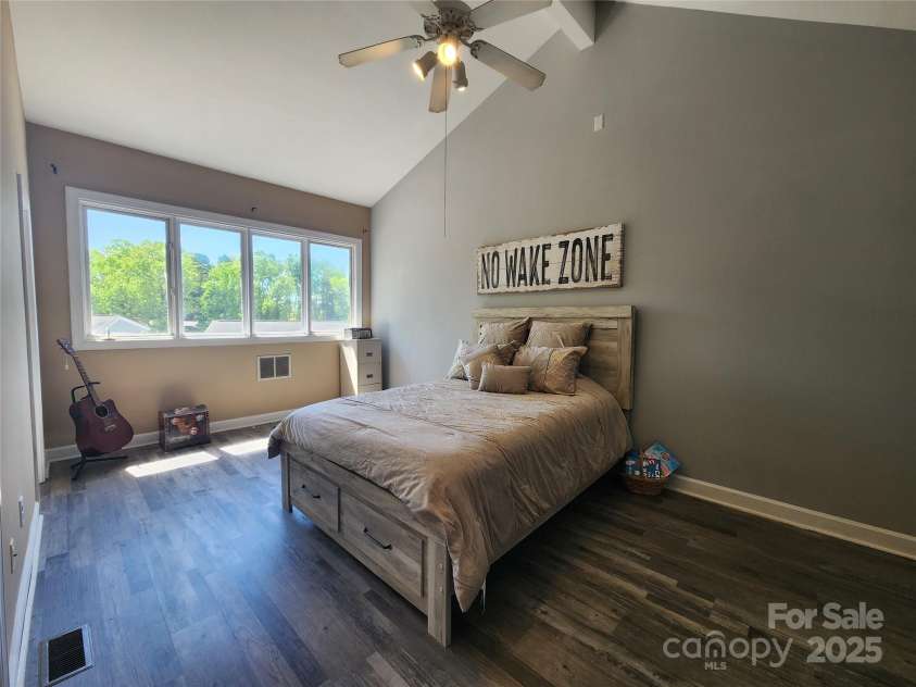 14522 Waterside Drive, Charlotte, NC 28278.  MLS# CAR4245359, YatesRealty ID 13691. 