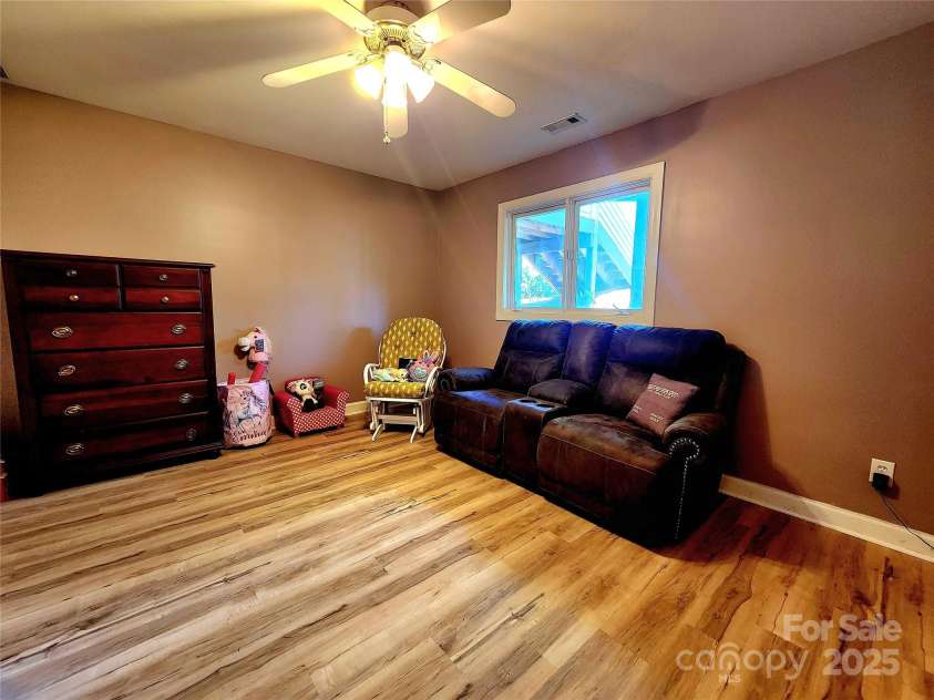 14522 Waterside Drive, Charlotte, NC 28278.  MLS# CAR4245359, YatesRealty ID 13691. 