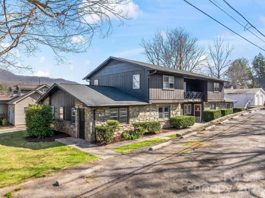 71 Maple Street, Clyde, NC 28721.  MLS# CAR4372606, YatesRealty ID 13692. 