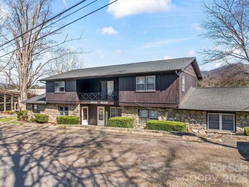 71 Maple Street, Clyde, NC 28721.  MLS# CAR4372606, YatesRealty ID 13692. 