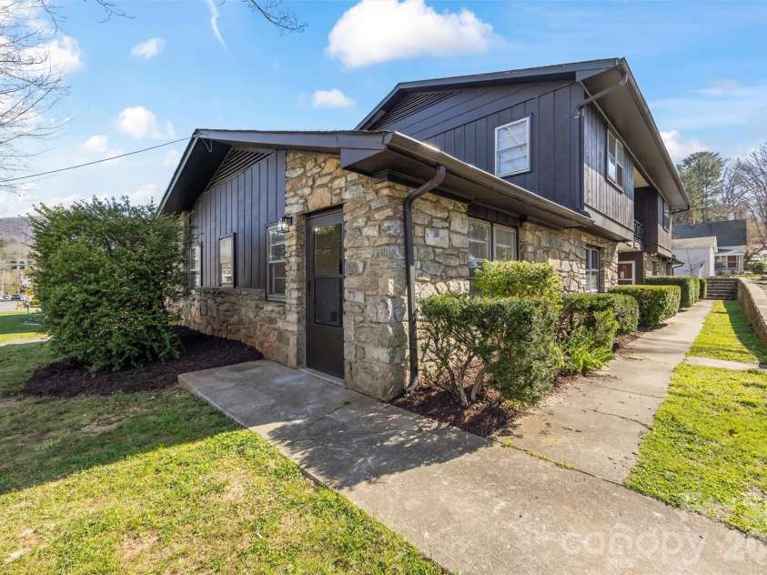 71 Maple Street, Clyde, NC 28721.  MLS# CAR4372606, YatesRealty ID 13692. 