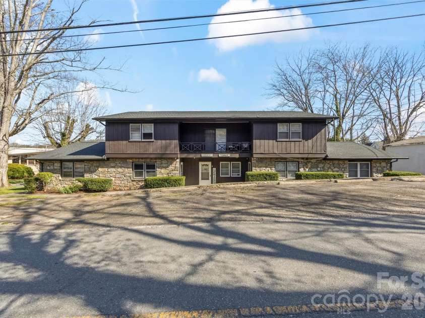 71 Maple Street, Clyde, NC 28721.  MLS# CAR4372606, YatesRealty ID 13692. 