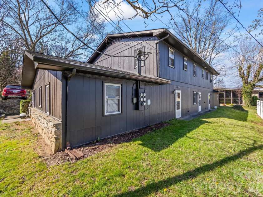 71 Maple Street, Clyde, NC 28721.  MLS# CAR4372606, YatesRealty ID 13692. 