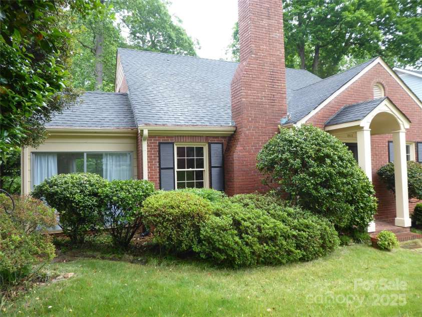 2815 Glendale Road, Charlotte, NC 28209.  MLS# CAR4234414, YatesRealty ID 13694. 