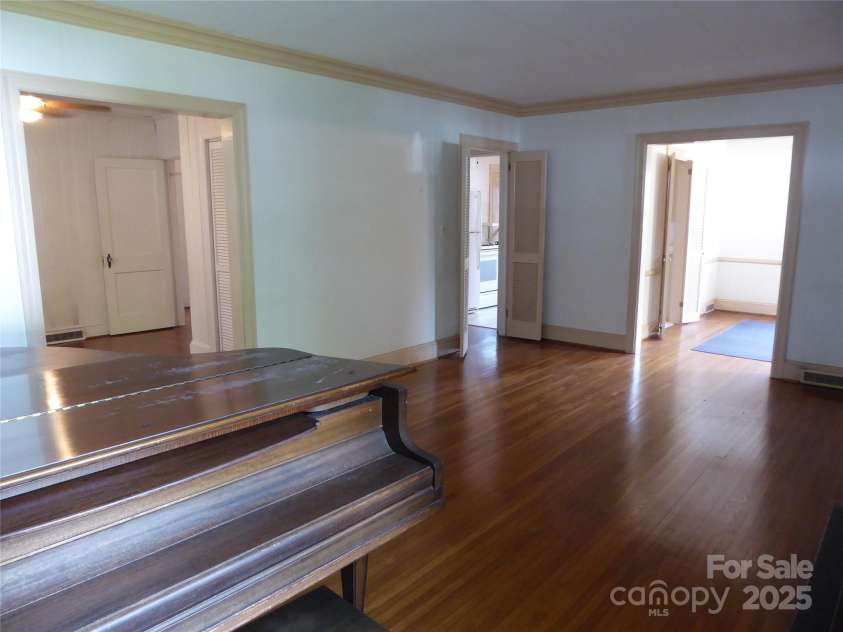 2815 Glendale Road, Charlotte, NC 28209.  MLS# CAR4234414, YatesRealty ID 13694. 