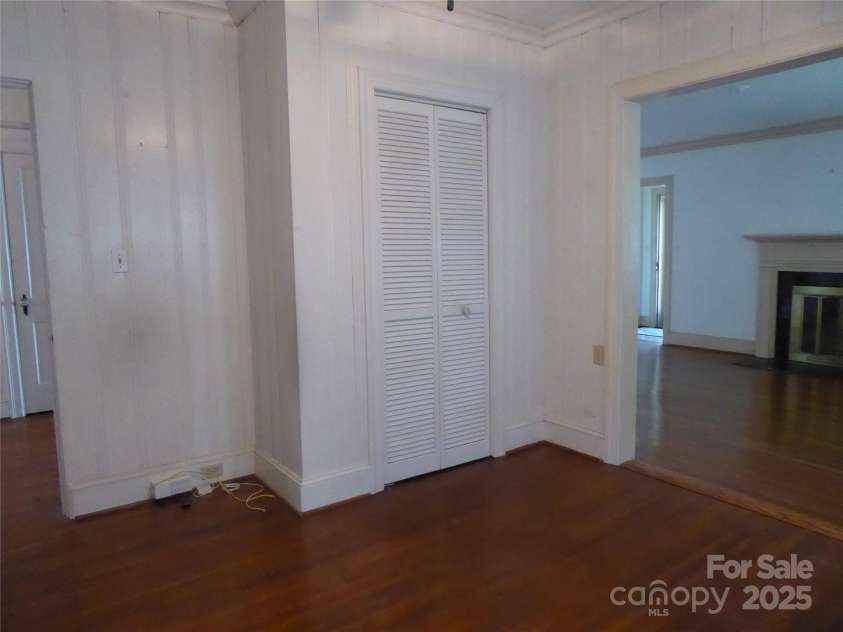 2815 Glendale Road, Charlotte, NC 28209.  MLS# CAR4234414, YatesRealty ID 13694. 